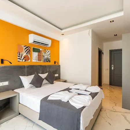 Leonis Hotel *