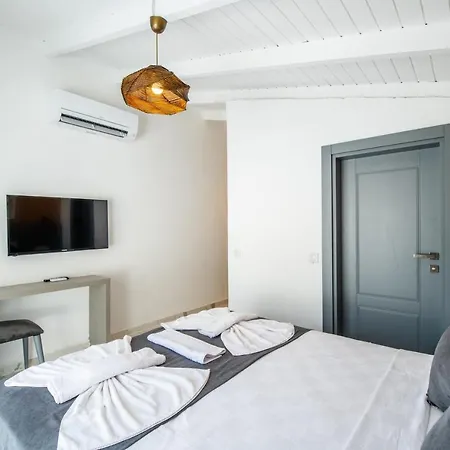 Leonis Hotel *