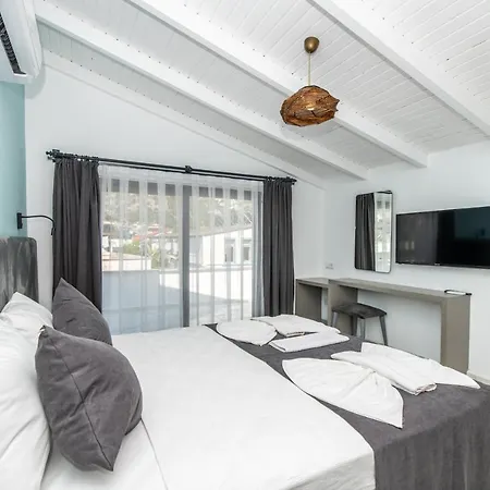 Leonis Hotel