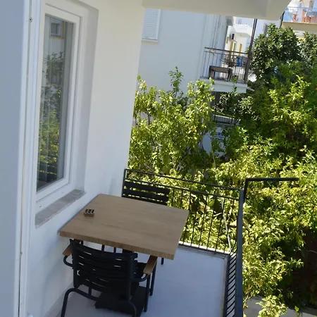 Leonis Hotel