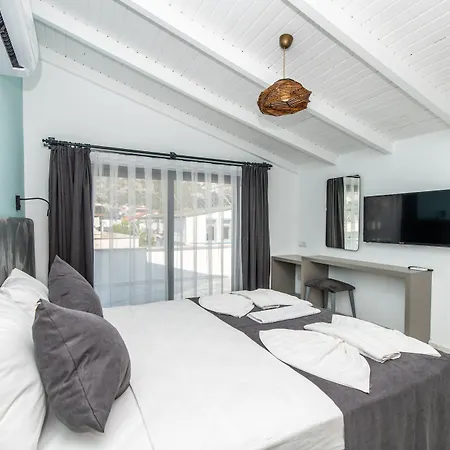 Leonis Hotel